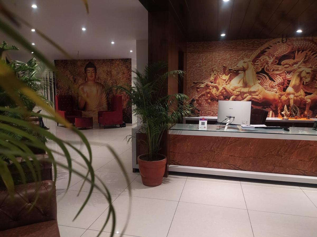 Rajlaxmi Hotel - Free Airport Pickup And Drop ジャイプール エクステリア 写真